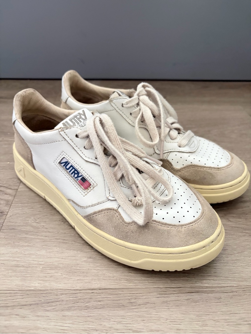 Autry Women’s Cream/ Suede Leather Sneakers size 8.5